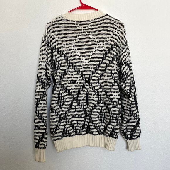Black and white striped diamond print sweater - Picture 3 of 3
